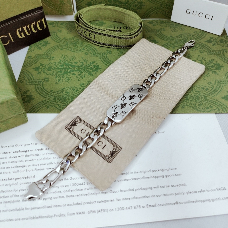 G*u*i bracelets